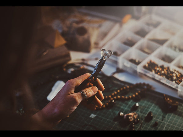 Californian Elegance: 5 Must-Try Trends for Your Custom Earring Game!