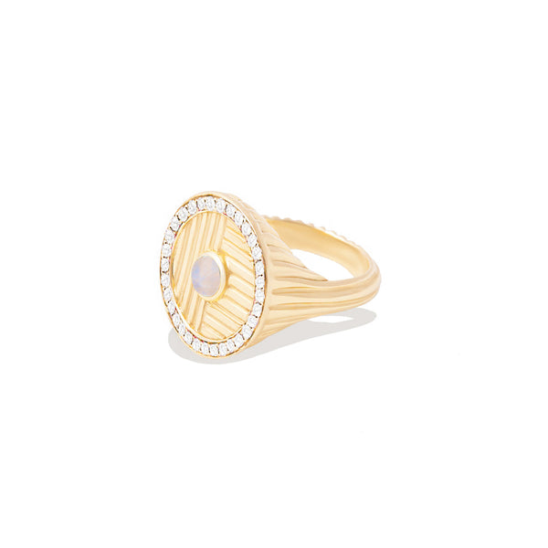 14 Karat Yellow Gold Round Ribbed Cocktail Ring with Moonstone & Diamonds
