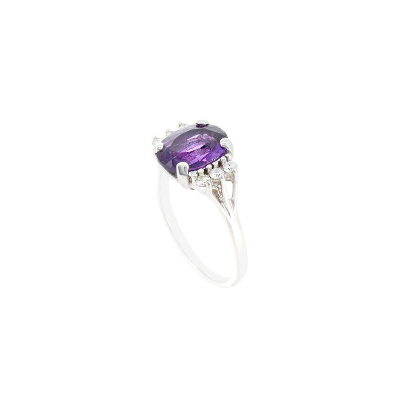 14 Karat White Gold Ring with Oval Amethyst and Diamond