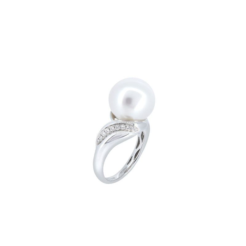 18 Karat White Gold Ring with a White South Sea Pearl and Diamonds